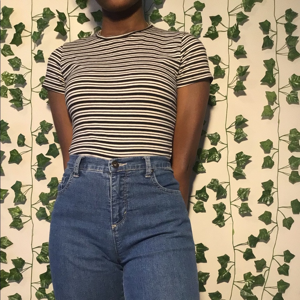GAP black and white striped stretchy shirt